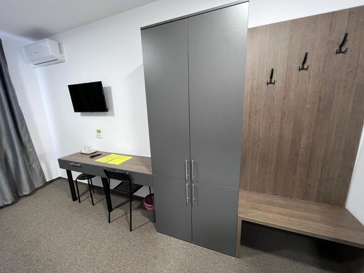 Stef Rooms Tirgu Frumos Екстериор снимка