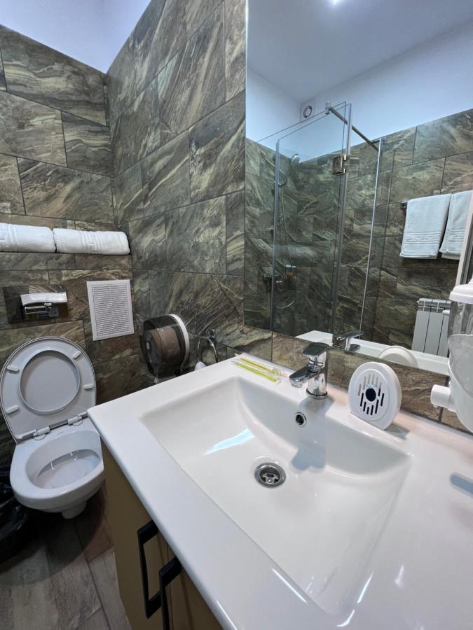 Stef Rooms Tirgu Frumos Екстериор снимка