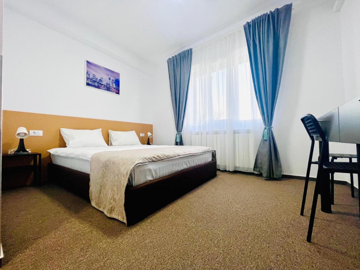 Stef Rooms Tirgu Frumos Екстериор снимка