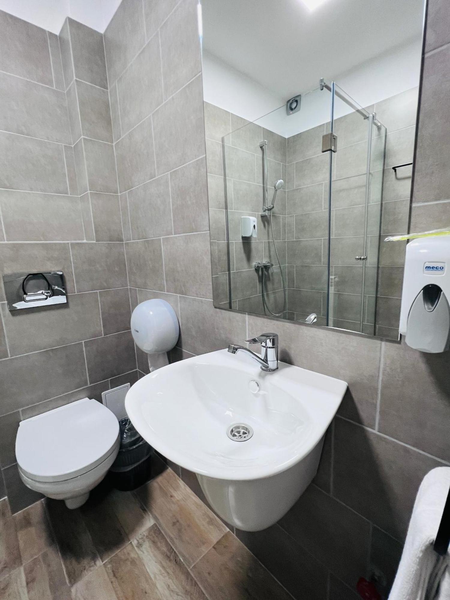 Stef Rooms Tirgu Frumos Екстериор снимка