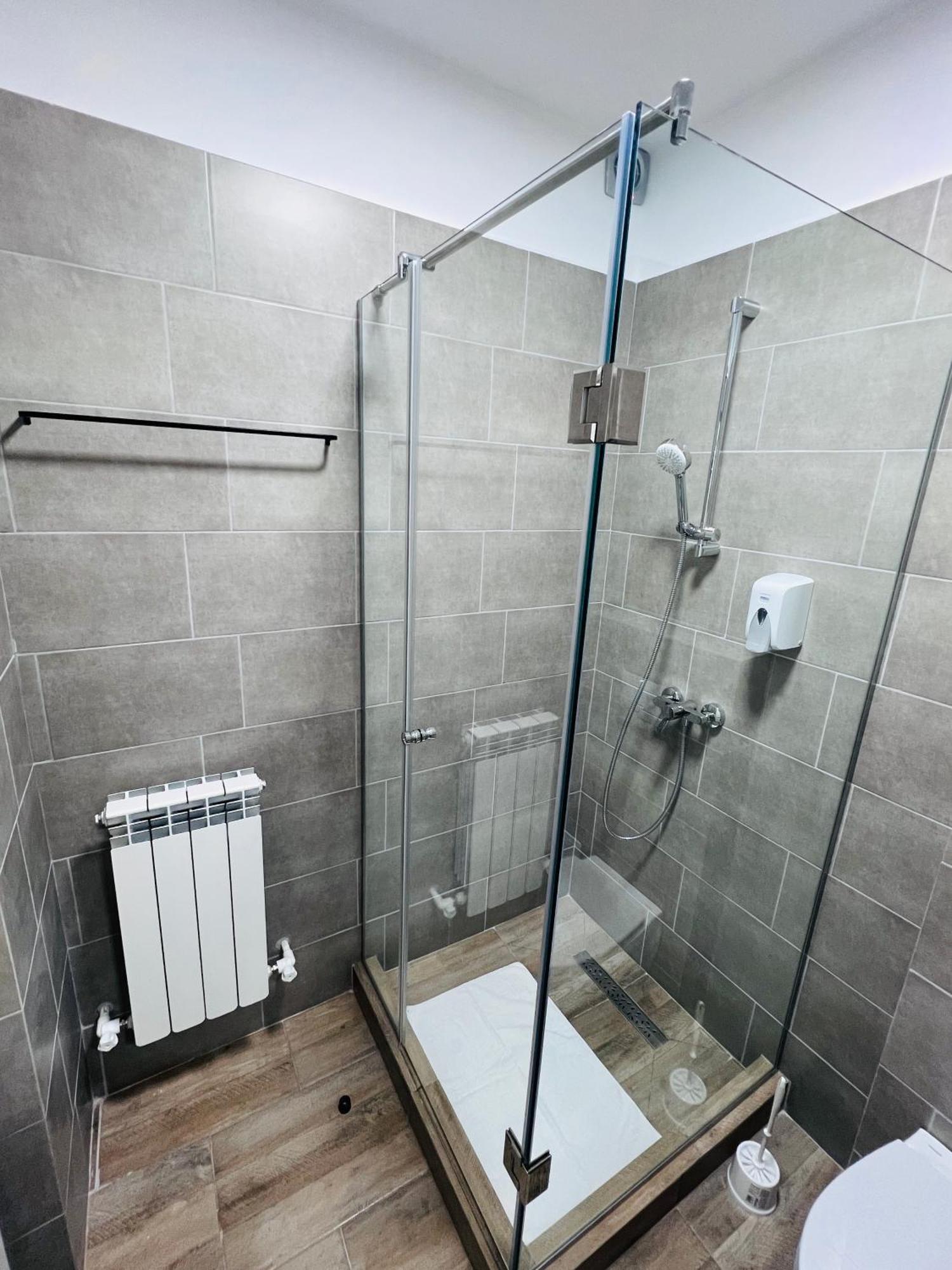 Stef Rooms Tirgu Frumos Екстериор снимка