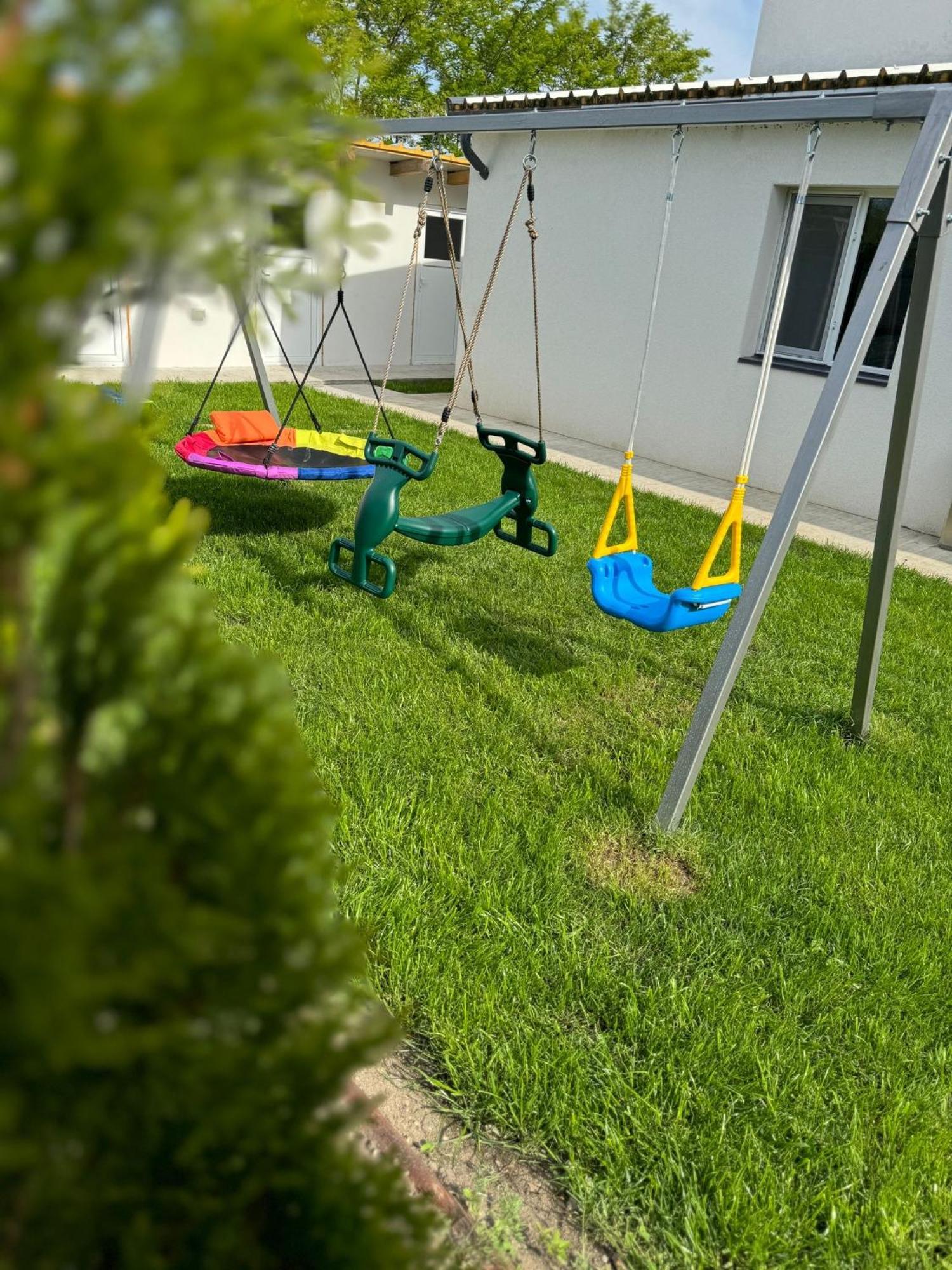 Stef Rooms Tirgu Frumos Екстериор снимка
