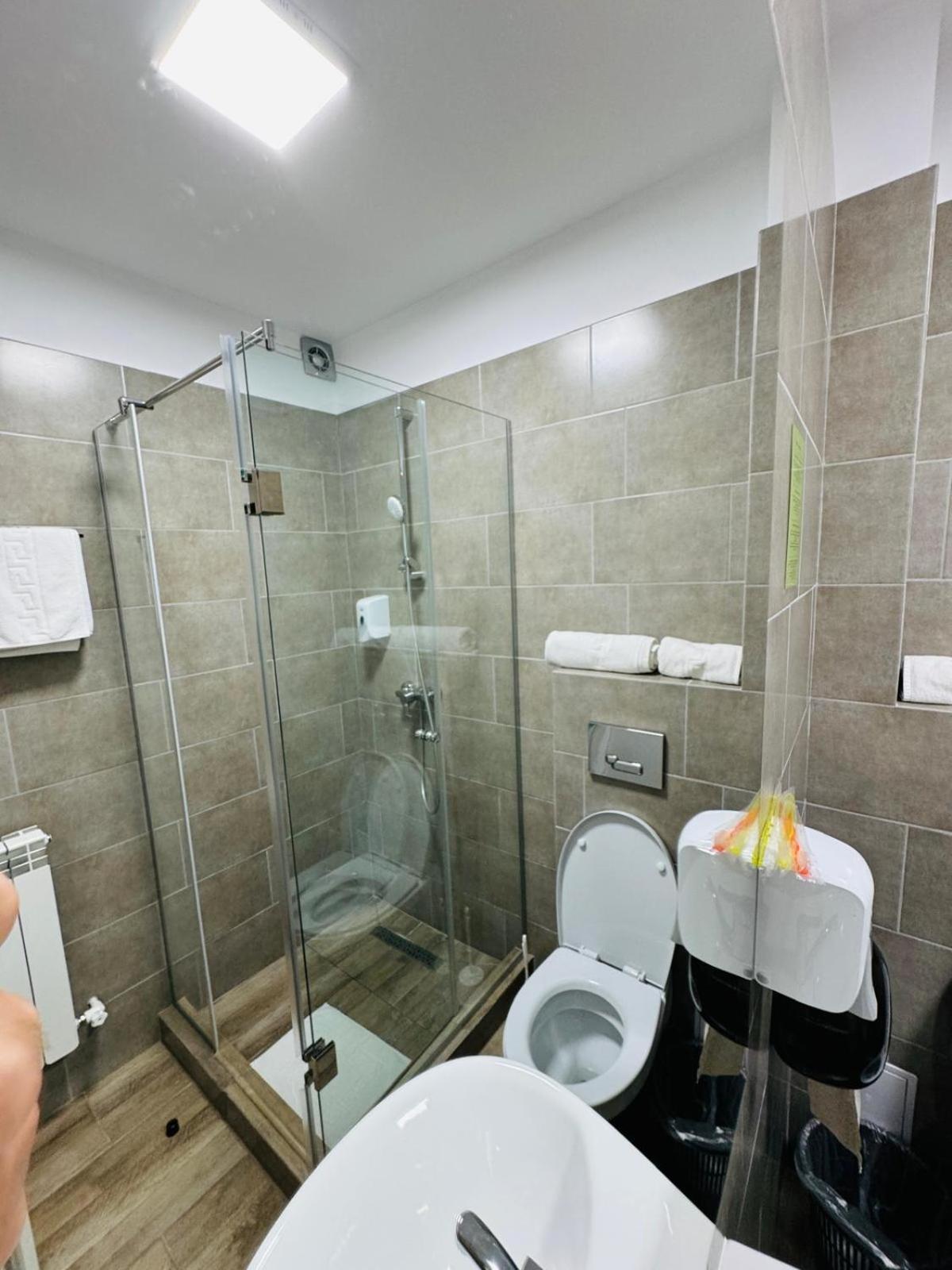 Stef Rooms Tirgu Frumos Екстериор снимка