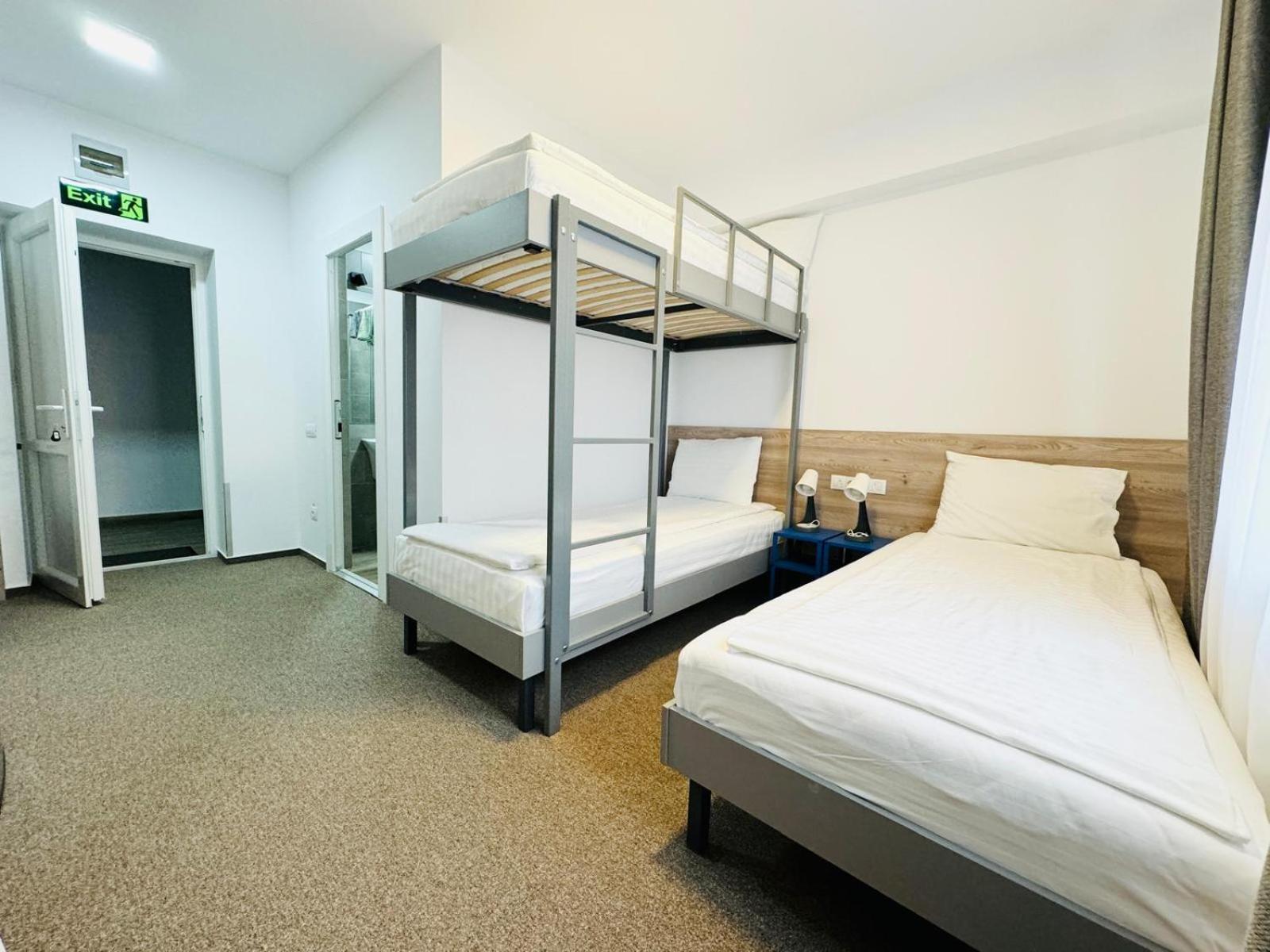 Stef Rooms Tirgu Frumos Екстериор снимка