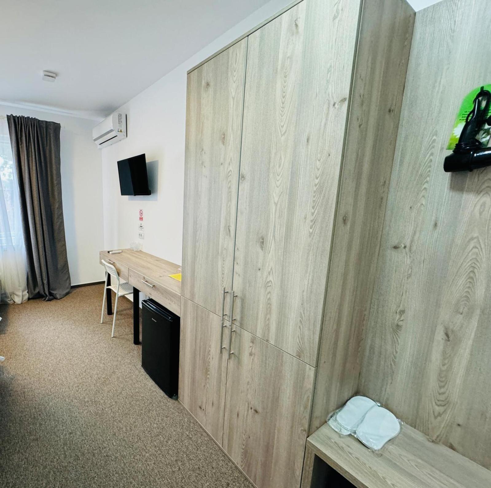 Stef Rooms Tirgu Frumos Екстериор снимка