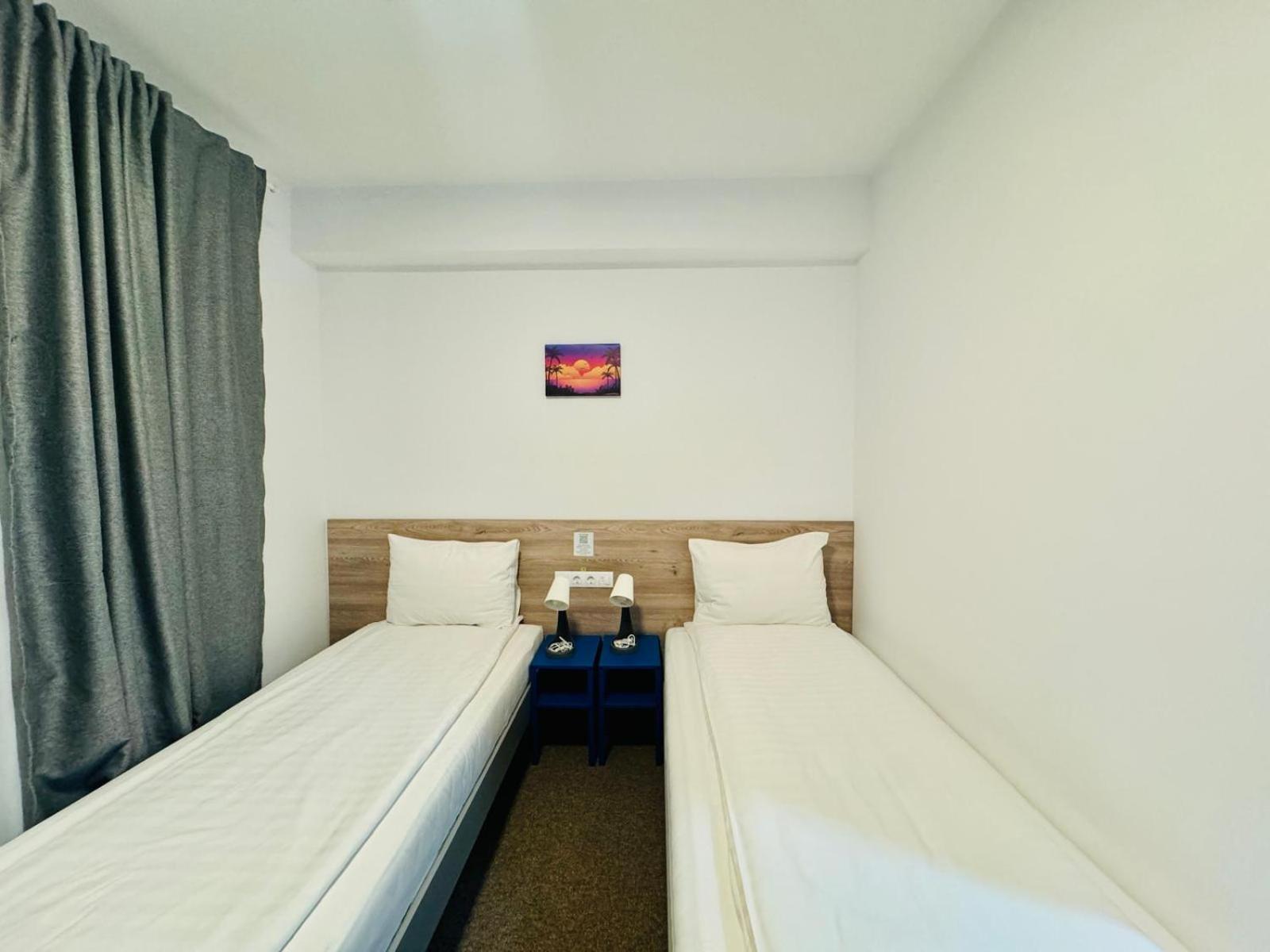 Stef Rooms Tirgu Frumos Екстериор снимка